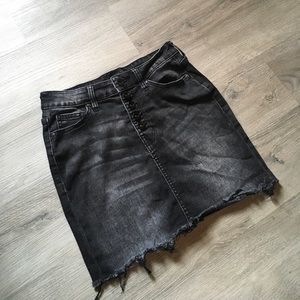 Black jean Skirt |Kendal & Kylie